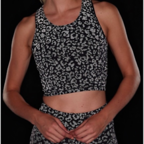 EUC Athleta Lightning Reflective Crop - Picture 1 of 8